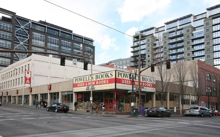 The Powell's City of Books building occupying a whole block on West Burnside